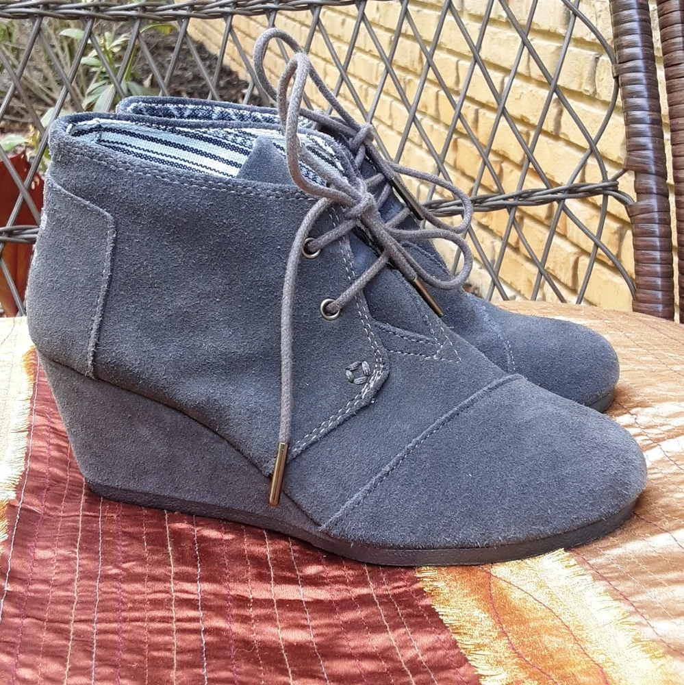 Toms Gray Lace Up Wedge Heel Bootie Size 6.